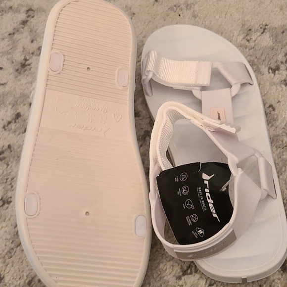 Rider Free Sandals in White 🆕️ - Picture 5 of 6
